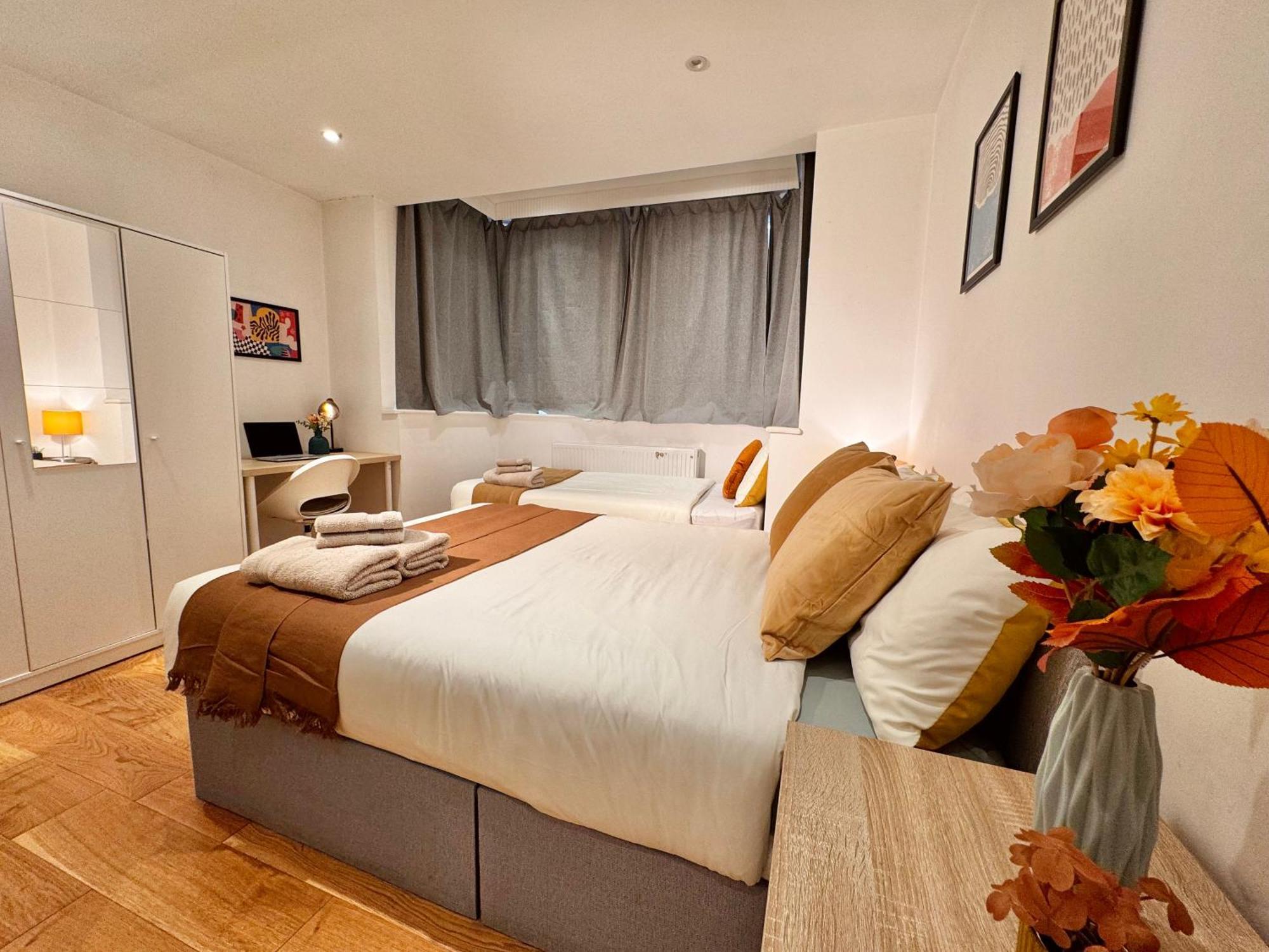 En-Suites With Free Parking 30Min To Central 런던 외부 사진