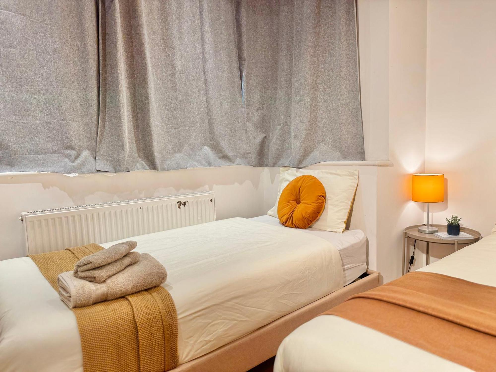 En-Suites With Free Parking 30Min To Central 런던 외부 사진