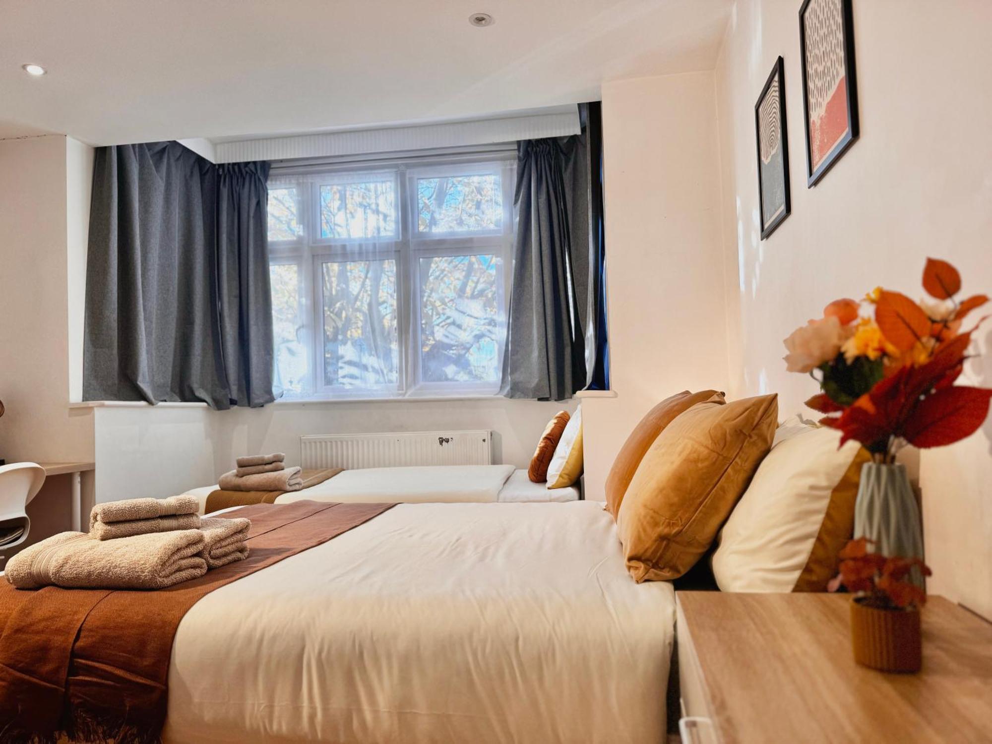 En-Suites With Free Parking 30Min To Central 런던 외부 사진