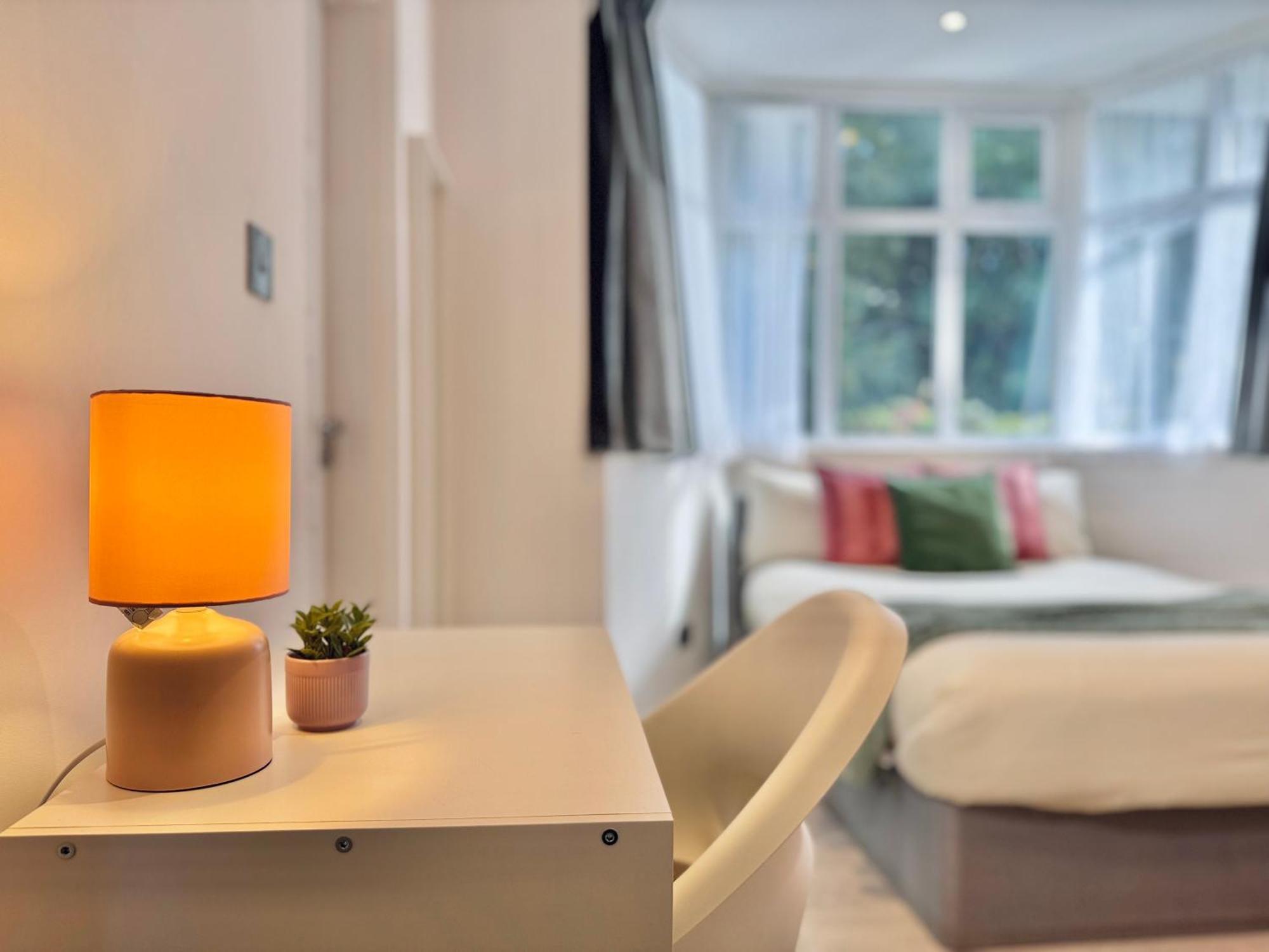 En-Suites With Free Parking 30Min To Central 런던 외부 사진
